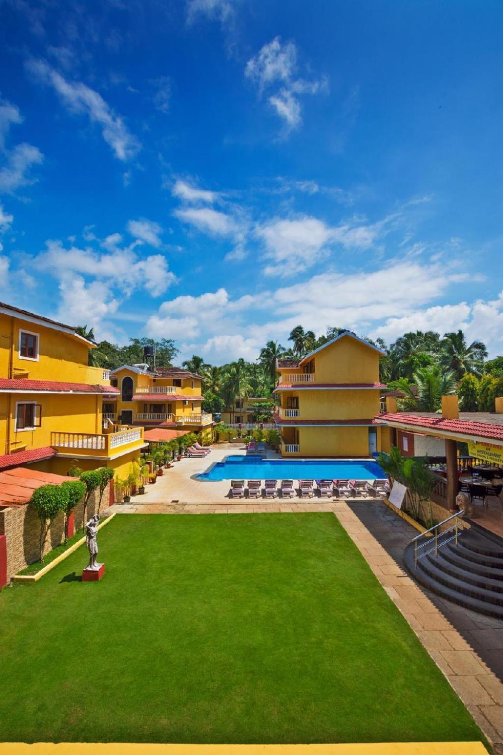 Marina Bay Beach Resort Candolim Exterior photo