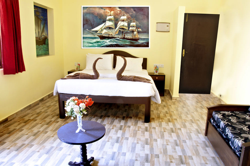 Marina Bay Beach Resort Candolim Exterior photo