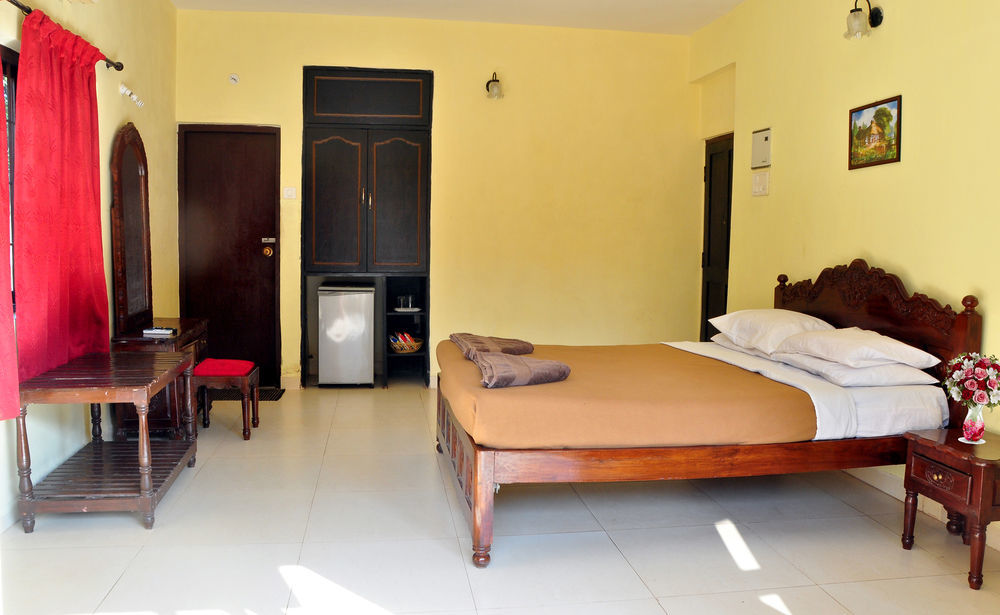 Marina Bay Beach Resort Candolim Exterior photo