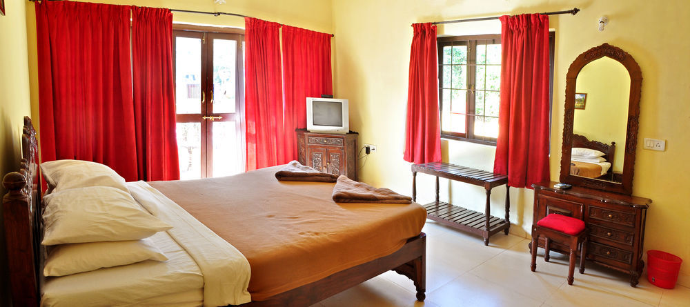 Marina Bay Beach Resort Candolim Exterior photo
