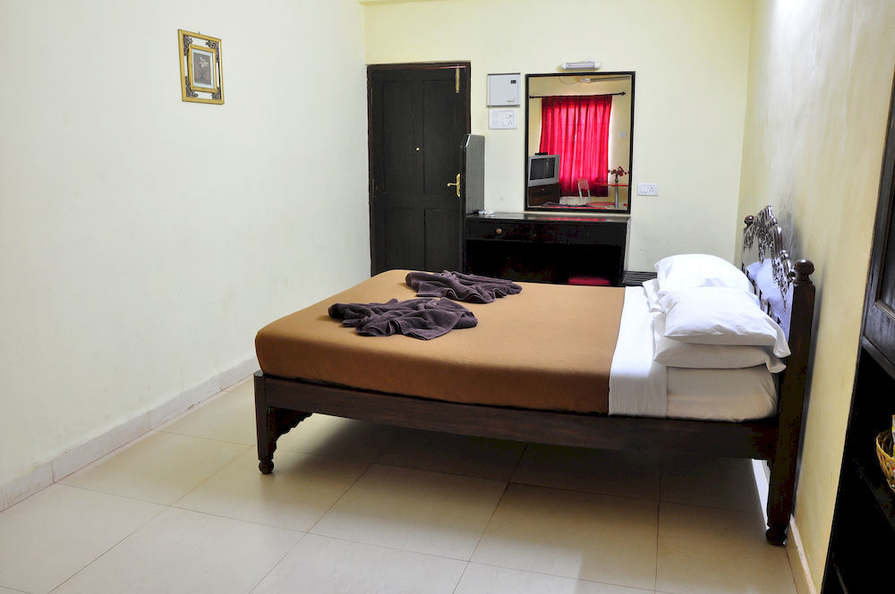 Marina Bay Beach Resort Candolim Exterior photo