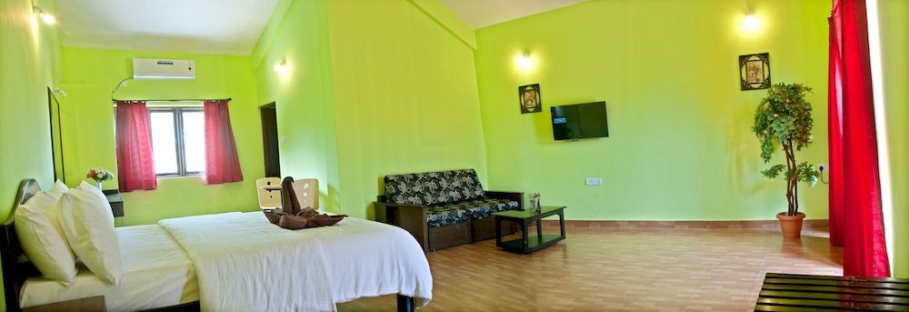 Marina Bay Beach Resort Candolim Exterior photo