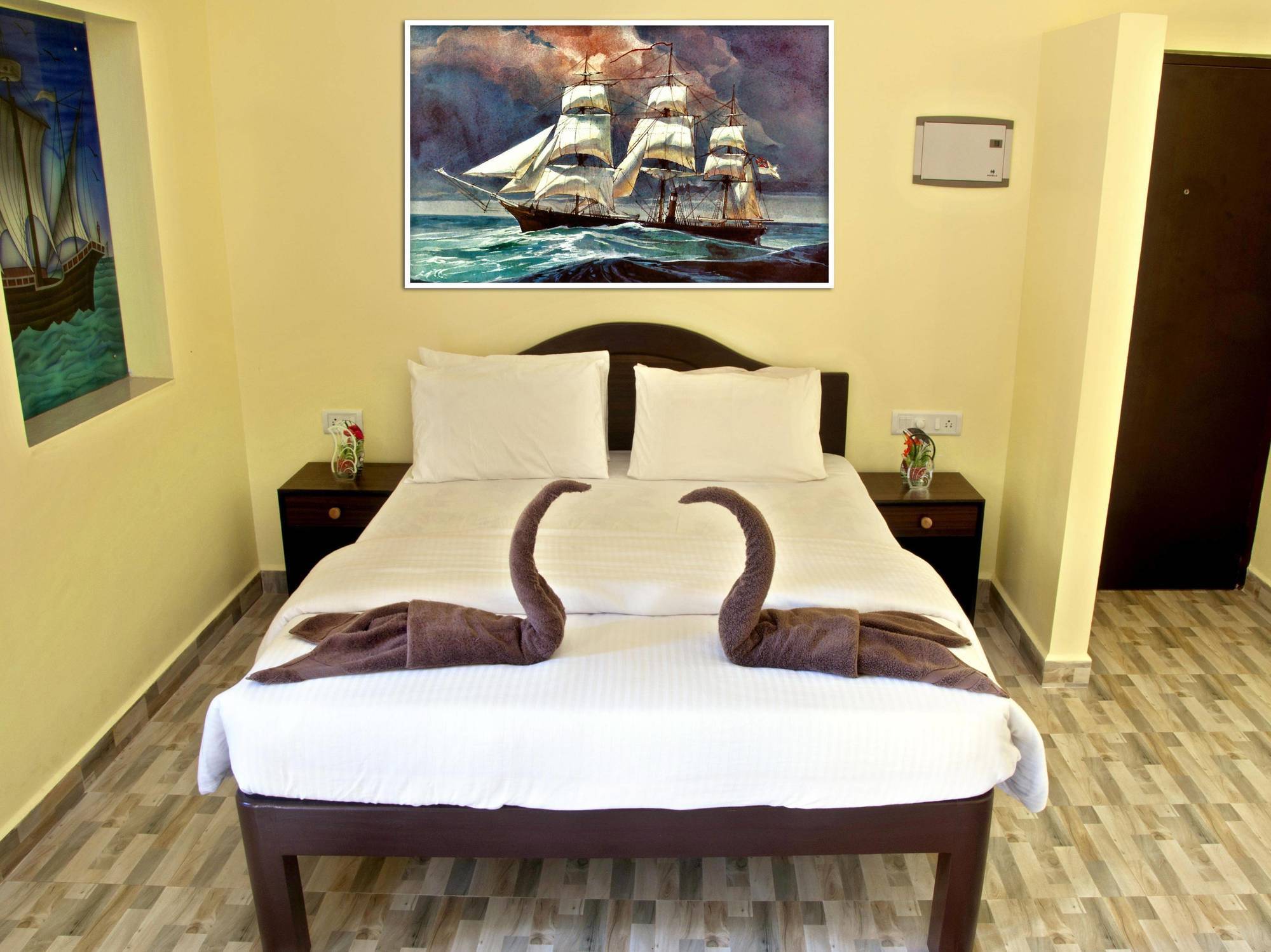 Marina Bay Beach Resort Candolim Exterior photo
