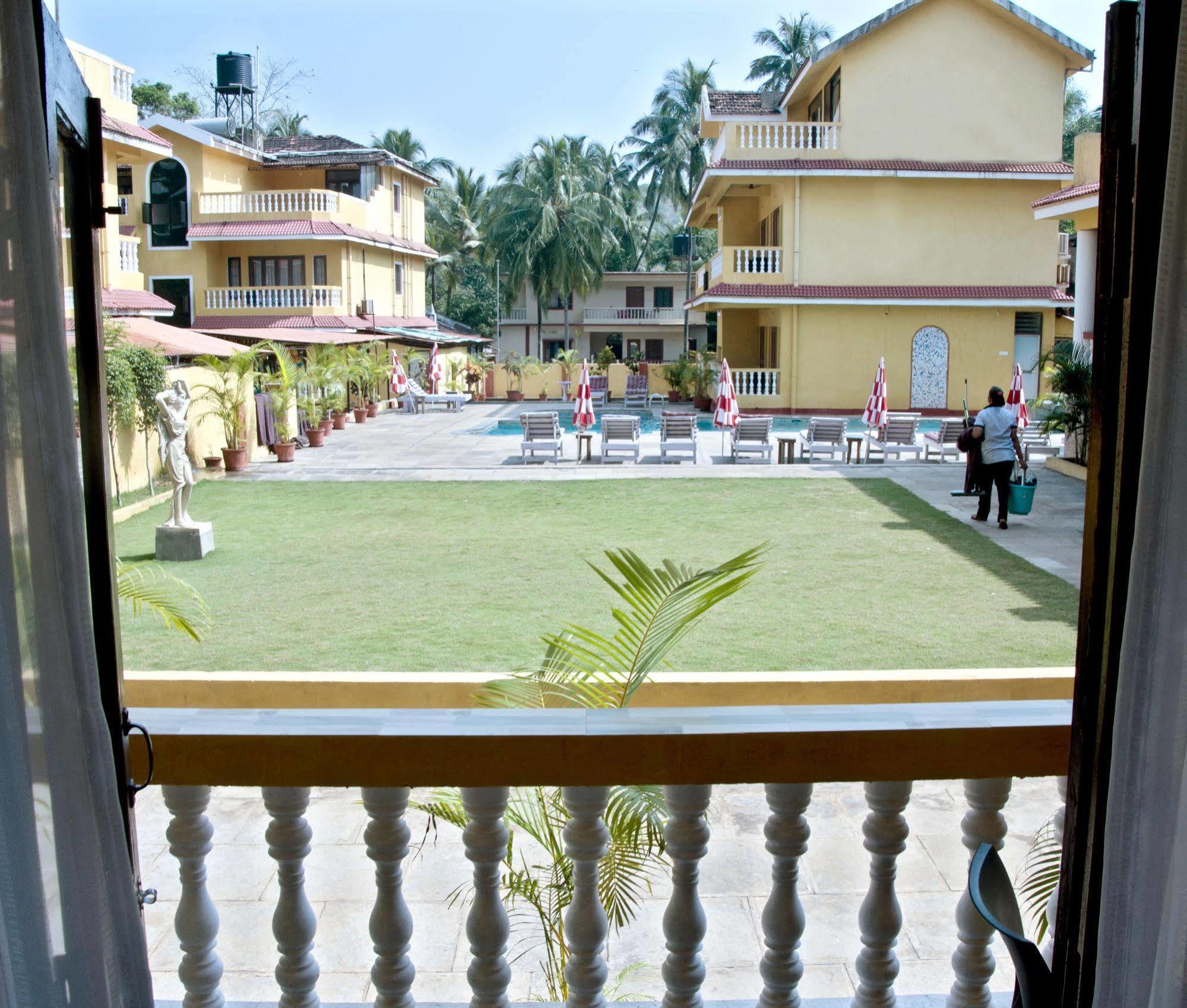 Marina Bay Beach Resort Candolim Exterior photo