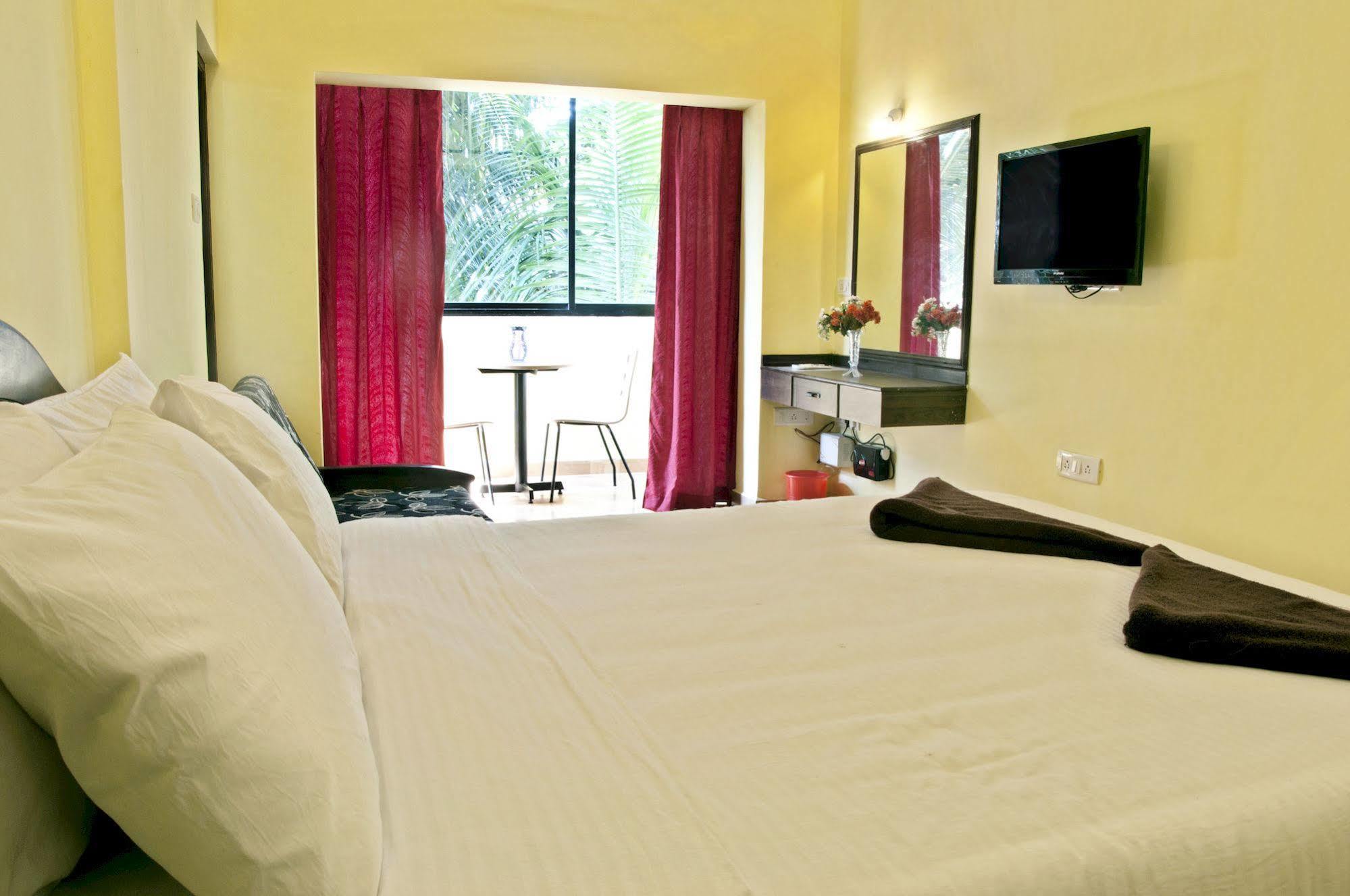 Marina Bay Beach Resort Candolim Exterior photo