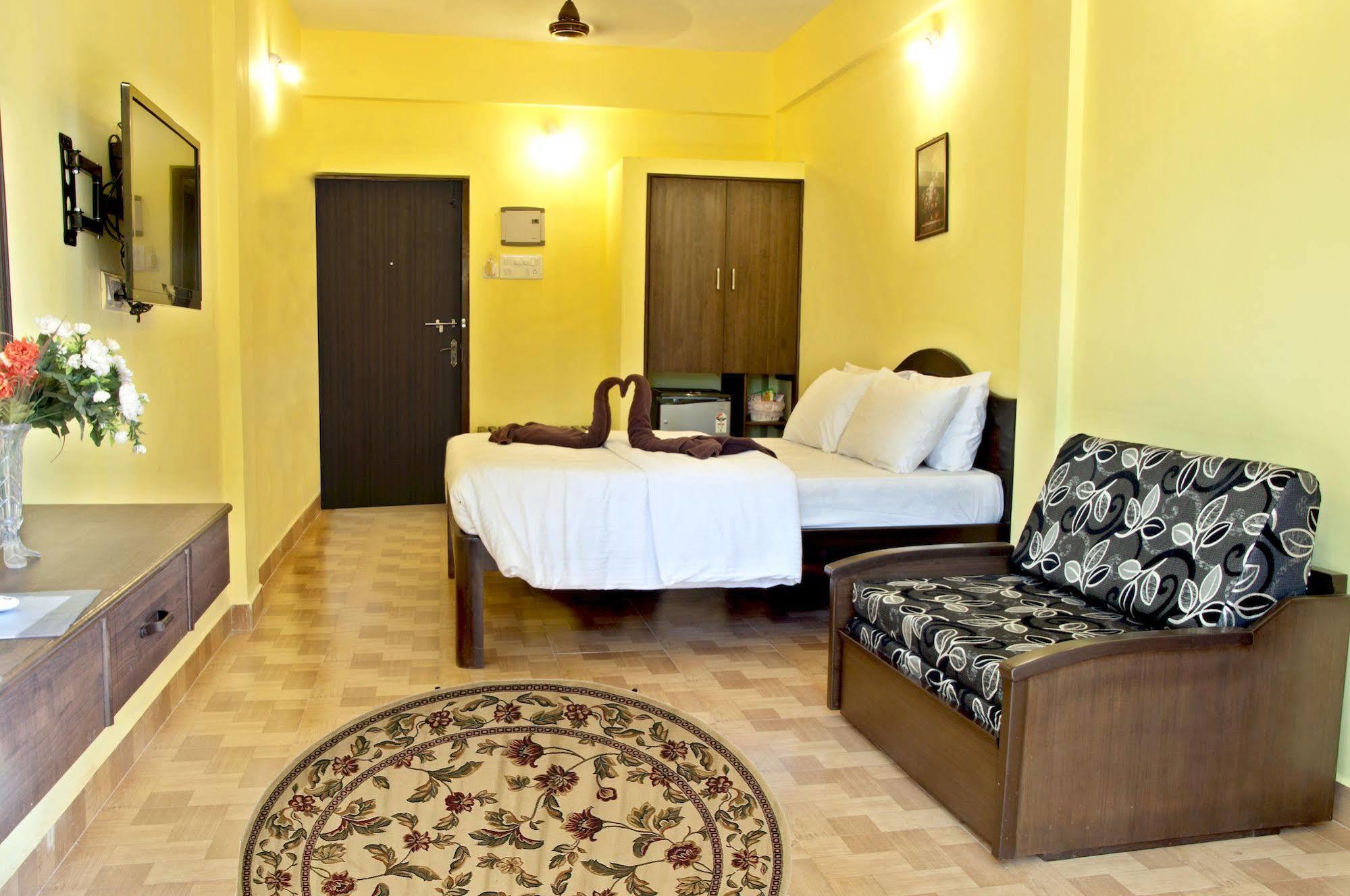 Marina Bay Beach Resort Candolim Exterior photo
