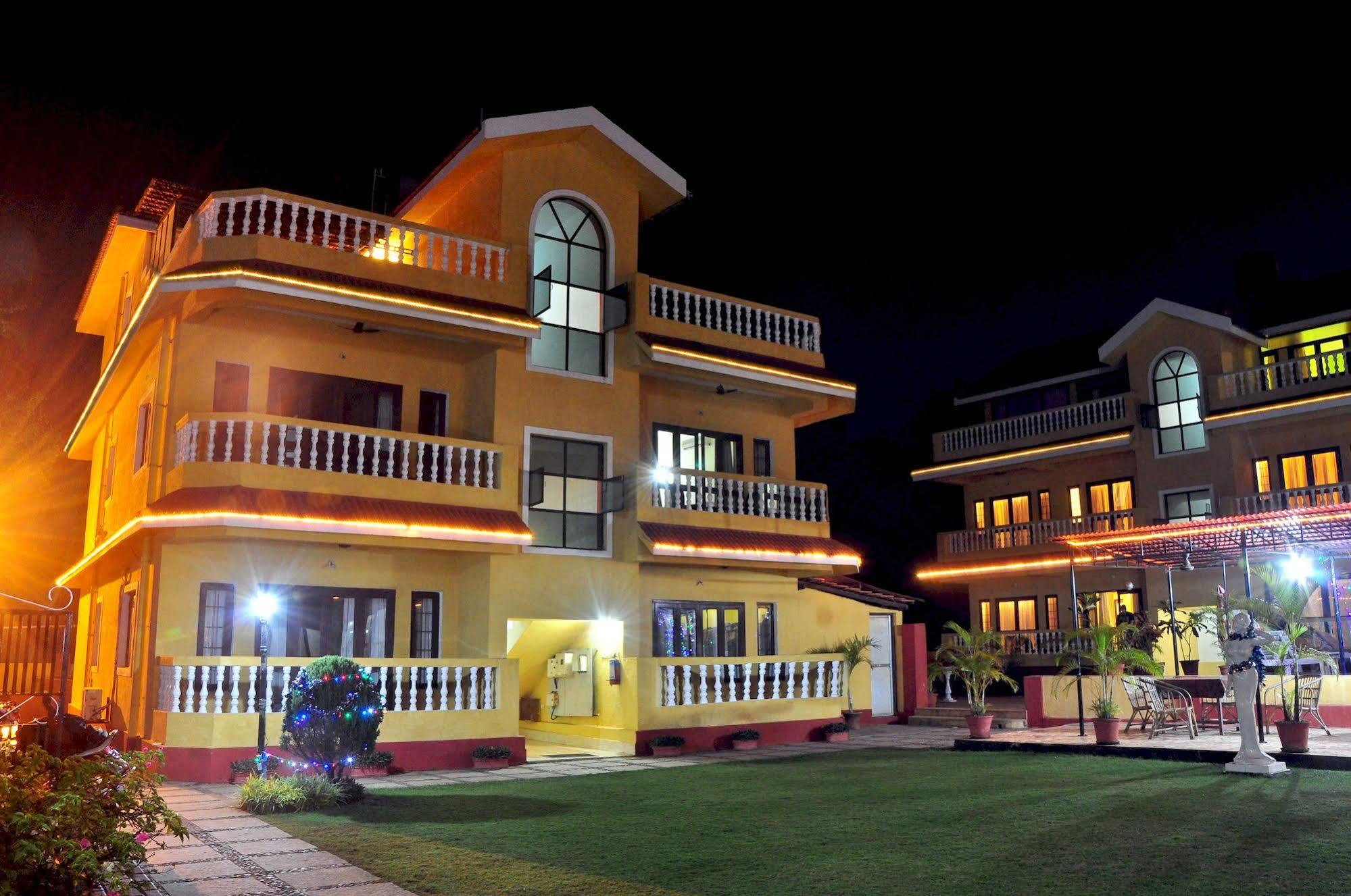 Marina Bay Beach Resort Candolim Exterior photo