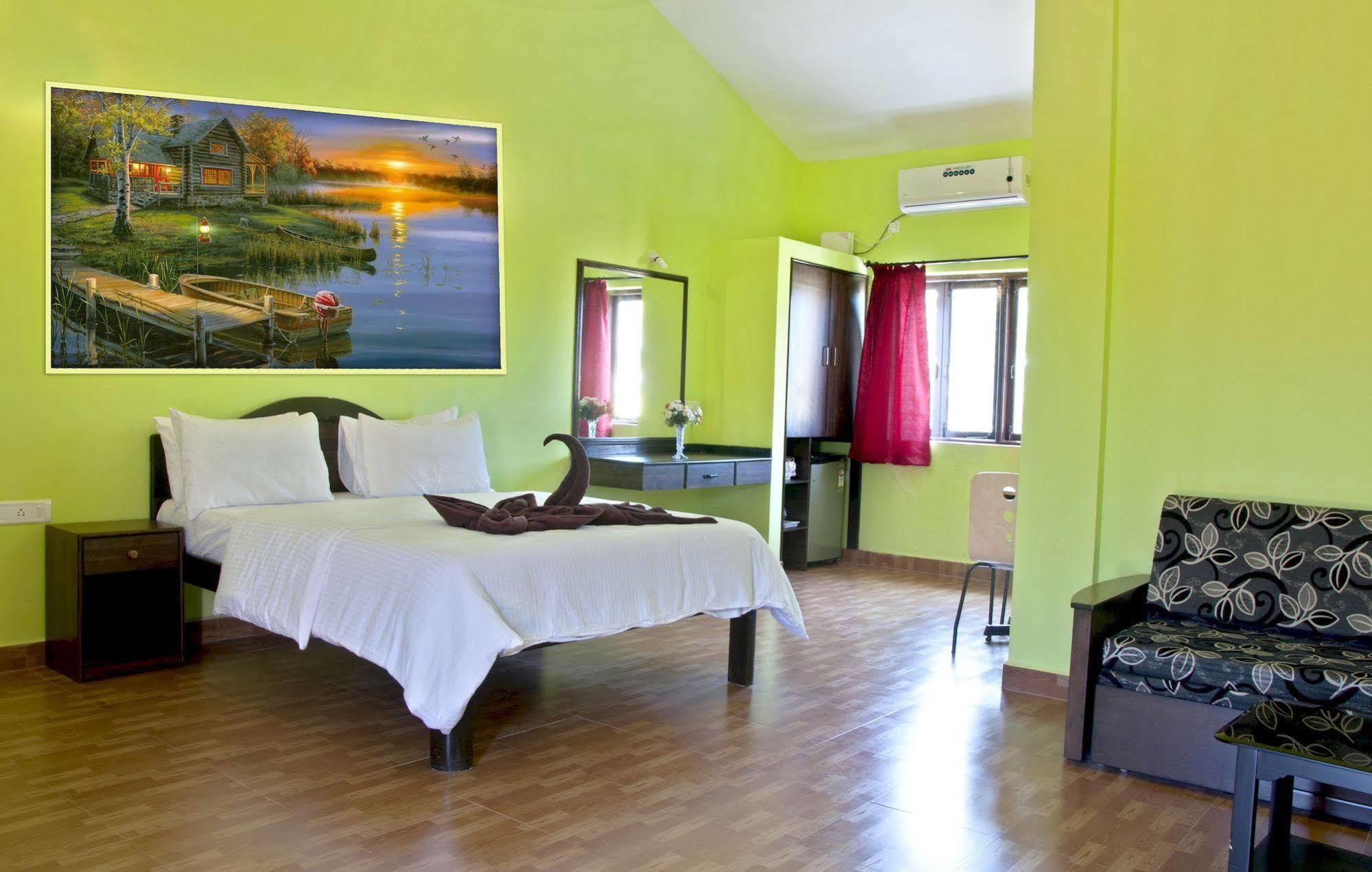 Marina Bay Beach Resort Candolim Exterior photo